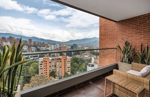 Lalinde Apartment | Luxury 2BR Apt near Provence