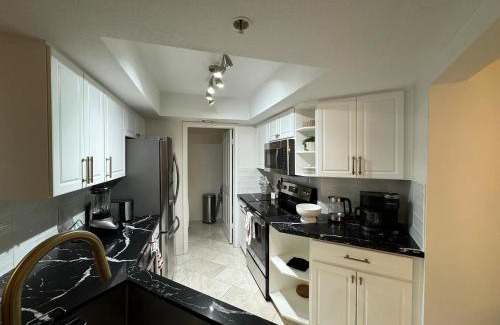 Camelback East Apartment | Luxury 2BR in Biltmore - Gated with Garage