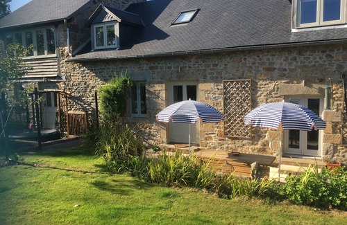 Le Ferre Cottage | Luxury 3 bed, 2 bathroom Boutique style Gite with secluded sunny garden