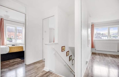 Brighton House | Luxury 3 Bedroom Home in Brighton