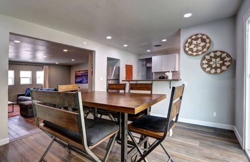 Rancho Bel Air House | Luxury 3-bed home near the Strip w/a poker table