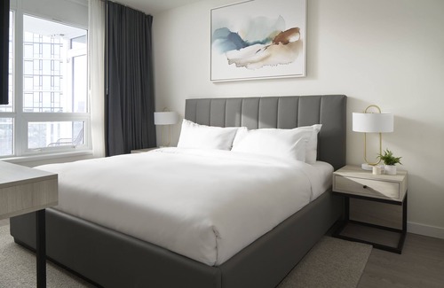 South Lake Union Hotel | Luxury 3-Bed Suite with Stunning Views, Pool Access, and Top Seattle Amenities