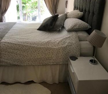 St. Michaels Bed & Breakfast | Luxury 3 bedded room with sea peeps and parking