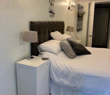 St. Michaels Bed & Breakfast | Luxury 3 bedded room with sea peeps and parking