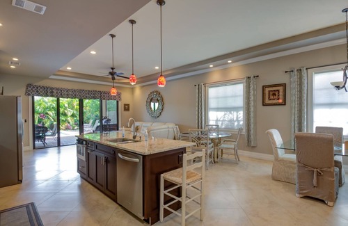 Naples Park House | Luxury 3 Bedroom 2 Full Bath Close To Beach. Heated Pool Hot Tub