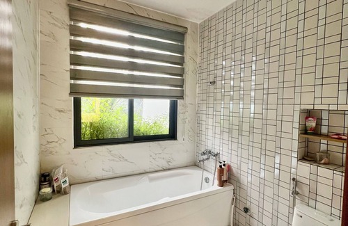 Thanh Khe House | Luxury 3-bedroom house in charming Đà Nẵng with WiFi, AC. Book now