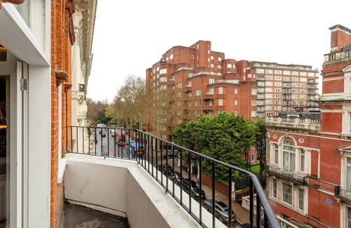 Royal Borough of Kensington and Chelsea Apartment | LUXURY 3 BEDROOMS FLAT IN HYDE PARK