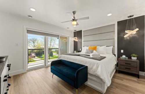 Leamington House | Luxury 3 level, 3 Bedroom 171-10 Condos