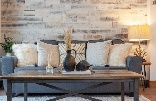 Cougar Creek House | Luxury 3BDRM☆Chic Mountain Escape☆HotTub☆BBQ/Patio!