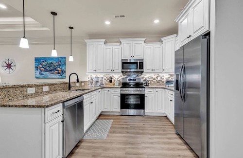 Murrells Inlet House | Luxury 3BR/2BA getaway in Murrells Inlet with Pool! Pet friendly, fenced in!