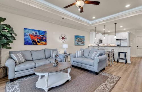 Murrells Inlet House | Luxury 3BR/2BA getaway in Murrells Inlet with Pool! Pet friendly, fenced in!