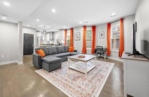 Highland Park Apartment | Luxury 3BR apt in Boston with Roku TV