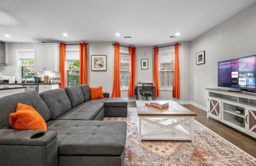 Highland Park Apartment | Luxury 3BR apt in Boston with Roku TV