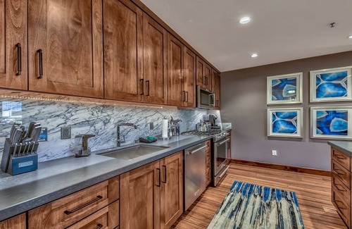 Lakeside Park Condo | Luxury 3Br Residence steps from Heavenly Village & Gondola 3 Bedroom Condo by RedAwning