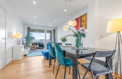 Stratford Apartment | Luxury 3BR with 2bath Near Westfield Stratford