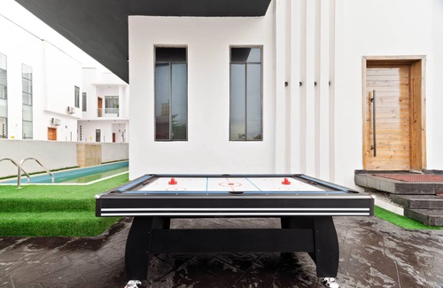 Ofin Villa | Luxury 4 Bed House with Swimming Pool + PS5 Game + Snoker+Table Tennis in Lekki