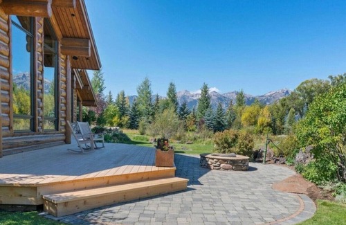 Jackson Hole House | Luxury 4-bedroom house and 2 bedroom Guest House in awesome Jackson, WY.