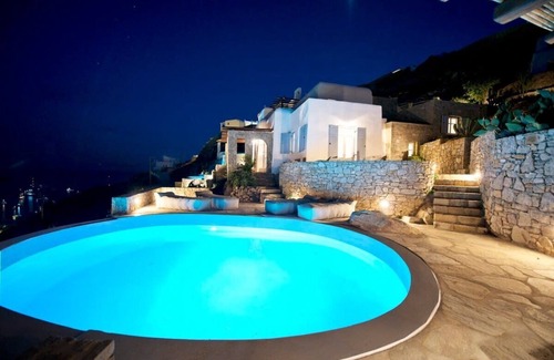 Little Venice Villa | Luxury 4 Bedroom Villa with Pool