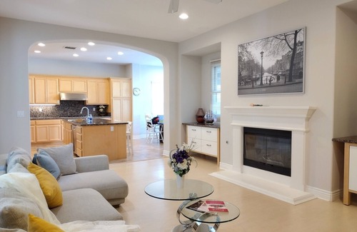 West Alameda House | Luxury 4br/3.5bath house on west Alameda island