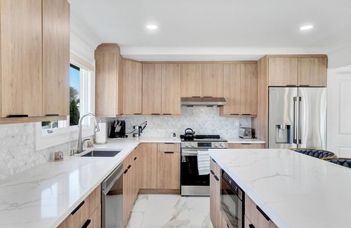 Alden Manor House | Luxury 4BR - 3.5BATH - Sleeps 10