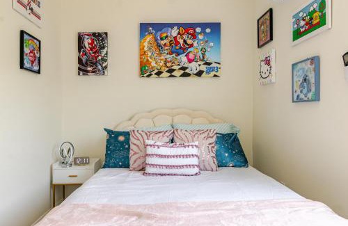 Northeast House | Luxury 5 Bedroom DC Home Near Capitol Hill with Free Parking