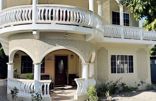 Port Antonio House | Luxury 5 Bedroom House W Private Parking & Patio