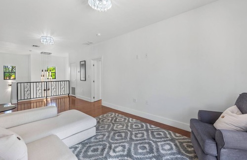 Northeast Coconut Grove Villa | Luxury 5 Bedroom Villa in Miami with heated pool