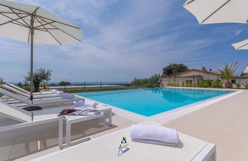 Kastelir Villa | Luxury 5-BR Villa Oasis with Private Heated Pool Near the Coast