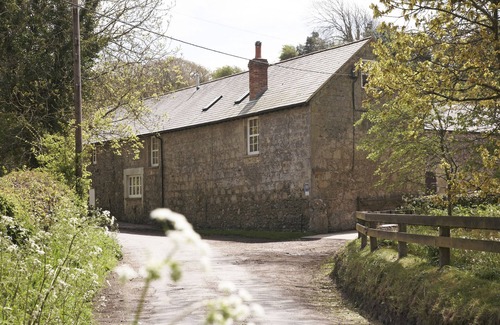 Ventnor House | Luxury 5* Gold & ROSE Award self-catering converted barn, idyllic rural setting
