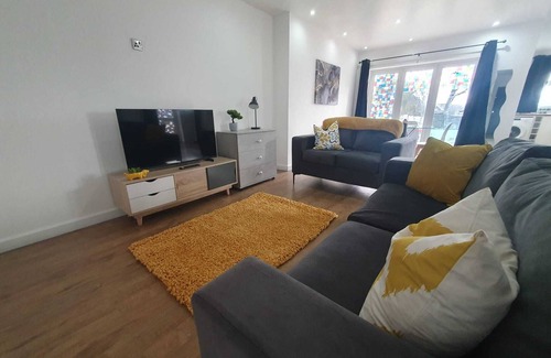 Luton House | Luxury 5 - New Bedroom Chalet