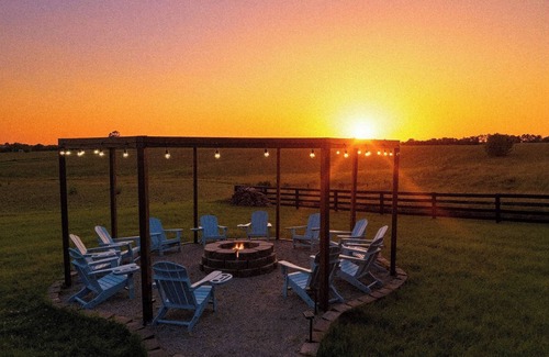 Bloomfield House | Luxury 5BR Estate: Bourbon Bar, Spa, Pool, 100"TV Cinema, 12 mins to Bardstown