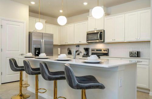 Four Corners House | Luxury 5BR Home with Private Pool - Minutes from Disney!