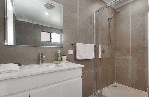 Annandale House | Luxury 5BR Riverside Retreat