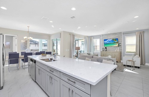 Buena Ventura Lakes Villa | Luxury 6 Bed Villa with Pool/Spa on Solara Resort Clubhouse - Minutes to Disney