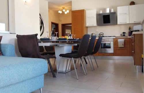 Swieqi Apartment | Luxury 9 person Holiday Home a walk to Paceville's nightlife
