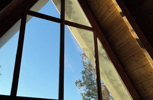 Madera County Cabin | Luxury A Frame in beautiful Bass Lake w/boat slip, game room, pets ok
