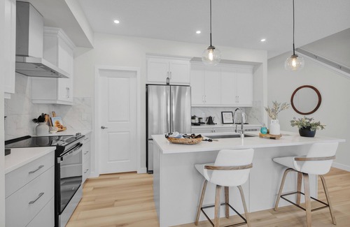 West Edmonton House | Luxury | Air Conditioning | 5 Star Stay | Garage Parking | Sleeps 7
