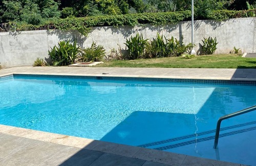 Eden Gardens Apartment | Luxury and Cozy Oasis 1Br with Pool & Free Parking+ Near Beach