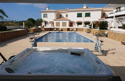 Budens Villa | Luxury and Spacious 3 Bed end of terrace Linked Villa with large pool