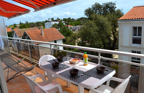 Saint-Palais-sur-Mer Apartment | Luxury apartment with terrace, beach at the foot of the building (20 m)