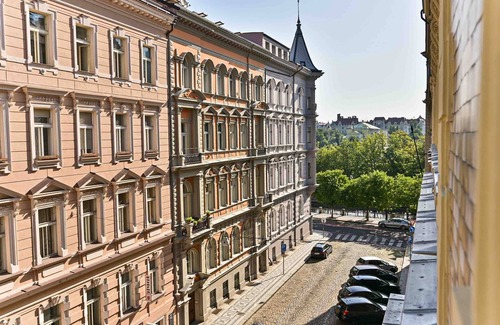 Andel Apartment | Luxury apartment in the city centre by Vltava River bank