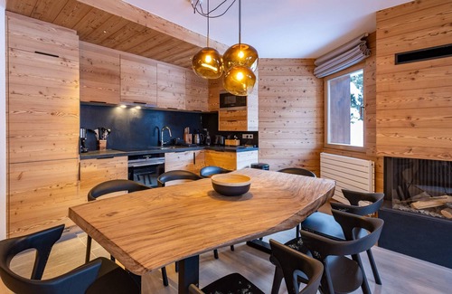 Les Allues Apartment | Luxury Apartment in Méribel-Mottaret: 85m², 6 Guests, Balcony, Garden, Garage, Hotel Services