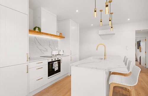 Mission Bay Apartment | Luxury Apart, Seaviews & Balcony, Full Kitchen