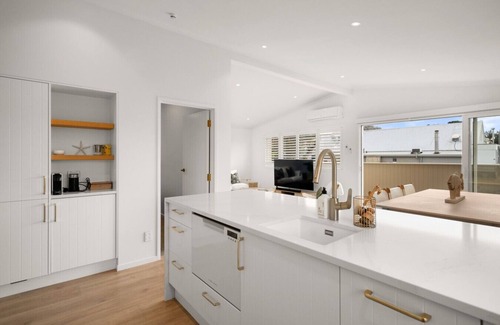 Mission Bay Apartment | Luxury Apart w/Seaviews | Full Laundry, Kitchen