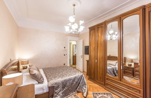City Center Bed & Breakfast | Luxury Apartment in exquisite Bed & Breakfast Villa Hasi in center of town !