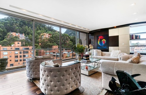 Financial District Apartment | Luxury apartment in Rosales overlooking the hills and the city
