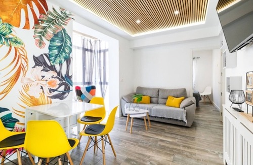 Chana Apartment | Luxury Apartment Near Granada Center - 3 Mins to Train Station