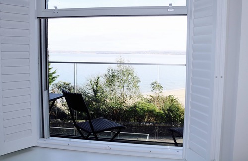 St Ives Apartment | Luxury Apartment, Sea Views, Balcony, Swimming Pool, Spa, Gym, Parking & Wifi