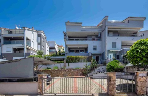 Njivice Apartment | Luxury Apartment Sunflair