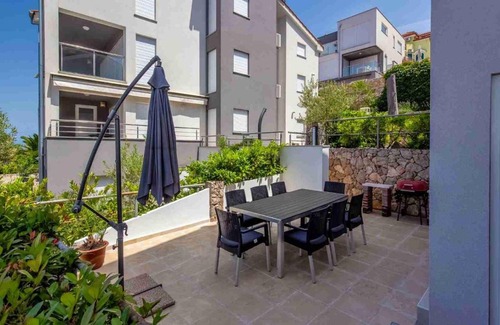 Njivice Apartment | Luxury Apartment Sunflair